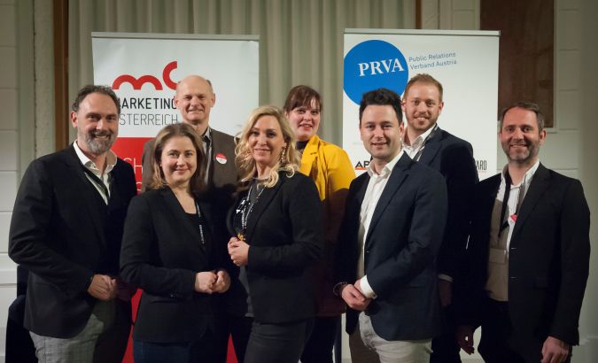 v.l.n.r.: Christian Krpoun (Geschäftsführer von currycom communications und des Österreichischen PR-Gütezeichens), Julia Wippersberg (Präsidentin des PRVA), Georg Wiedenhofer (Präsident des Marketing Club Österreich), Tanja Mantz (Head of Digital Marketing, Cinepromotion/Constantin Film), Ingrid Gogl (Head of Digital & Internal Communications, ÖBB), Dejan Jovicevic (CEO, Der Brutkasten), Florian Haas (Head of Brand, Marketing & Communications, EY Österreich) und Niko Pabst (Geschäftsführer Marketing Club Österreich)
