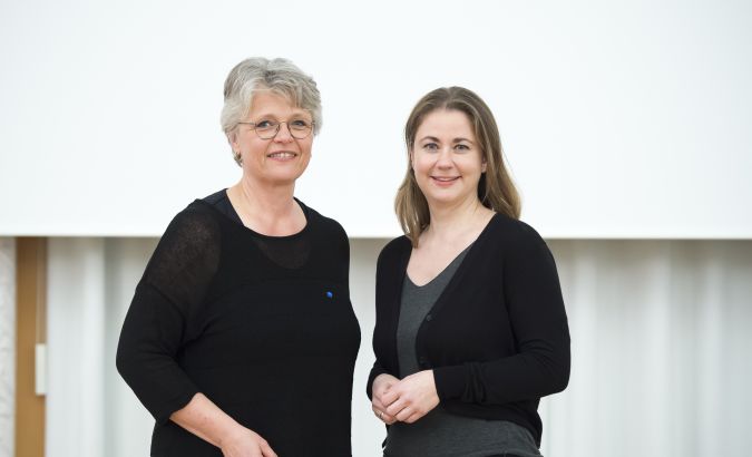 Susanne Senft (vormalige PRVA-Präsidentin, senft & partner) und Julia Wippersberg (neugewählte PRVA-Präsidentin, APA-DeFacto GmbH) © Martin Hörmandinger/APA-Fotoservice