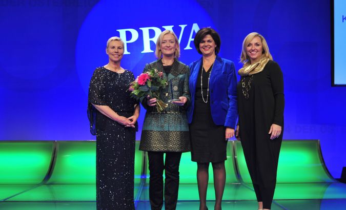 Kommunikatorin des Jahres 2013 vlnr.: Ingrid Vogl (PRVA-Präsidentin), Johanna Rachinger (Preisträgerin), Bettina Glatz-Kremsner (Laudatorin), Daniela Enzi (Juryvorsitzende). ©PRVA/Nadine Bargad