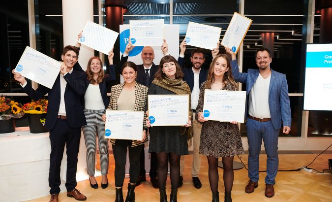 v.l.n.r.: Paul Lukas Kaufmann, Eva Hubacek, Clea Denz, Martin Lassl, Alexandra Krämer, Ronnie Kohler, Ida Pichler, Michael Prock © APA Fotoservice/Martin Hörmandinger
