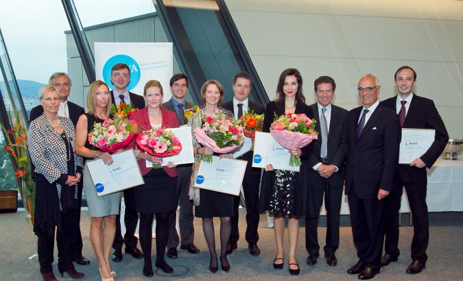 PreisträgerInnen PRVA-Wissenschaftspreis 2012 inkl. Überreicher
vlnr.: Ingrid Vogl (PRVA-Präsidentin), Wolfgang Hötschl (Vorsitzender d. Wissenschaftl. Senats des PRVA), Petra Sodtke (1. Preis / Magisterarbeit Uni), David Kratz (1. Preis / Master Thesis Unilehrgang), Teresa Pichler (3. Preis / Master Thesis Unilehrgang), Thomas Leitner (2. Preis / Magisterarbeit Uni), Sabine Knaak (Sonderpreis / Master Thesis Unilehrgang), Thomas Köllemann (Sonderpreis / Magisterarbeit Uni), Sibylle Kössler (2. Preis / Master Thesis Unilehr), Karlheinz Töchterle (BM f. Wissenschaft und Forschung), Hans Haider (ehem. Vorsitzender d. Wissenschaftl. Senats des PRVA), Jürgen Habringer (3. Preis / Masterarbeit Uni). ©PRVA/Jana Madzigon