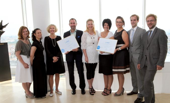 BPXX 1.Preis vlnr.: Maria Wedenig (ikp Wien, Jury), Elisabeth Praitenlachner (Manstein Verlag), Bettina Gneisz-Al-Ani (Juryvorsitzende), Georg Hofherr (P8 Hofherr), Sigrid Krupica (PRVA-Vizepräsidentin), Silke Pretscher (ASFiNAG), Martina Malzer (ASFiNAG), Peter Puller (P8 Hofherr), Florian Tursky (P8 Hofherr). ©Elisabeth Kessler