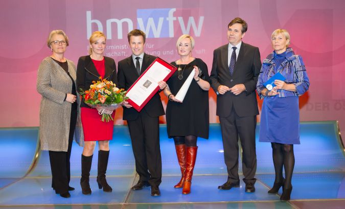 Staatspreissieger und Kategoriesieger Produkt- und Service-PR 2015 vlnr.: Susanne Senft (PRVA-Präsidentin), Karin Czihak (ÖBB Holding AG), Franz Hammerschmid (ÖBB Holding AG), Kristin Hanusch-Linser (ÖBB Holding AG), Matthias Tschirf (BMWFW), Ingrid Vogl (PRVA-Past-Präsidentin) © PRVA/Jana Madzigon