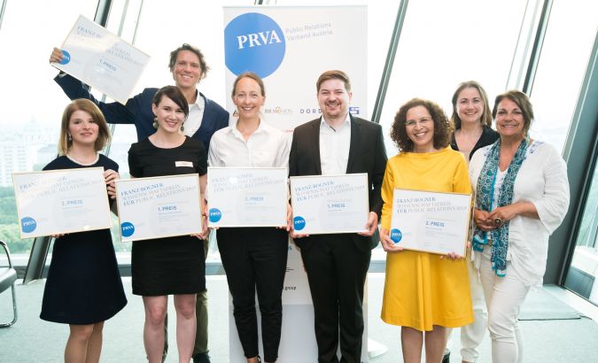 v.l.n.r.: Bettina Loidhold, Maria Gruber, Mathias Hadwiger, Anja Beger, Michael Peters, Iman Kulitz, Julia Wippersberg (PRVA-Präsidentin), Sabine Fichtinger (Juryvorsitzende) © APA Fotoservice/Martin Hörmandinger
