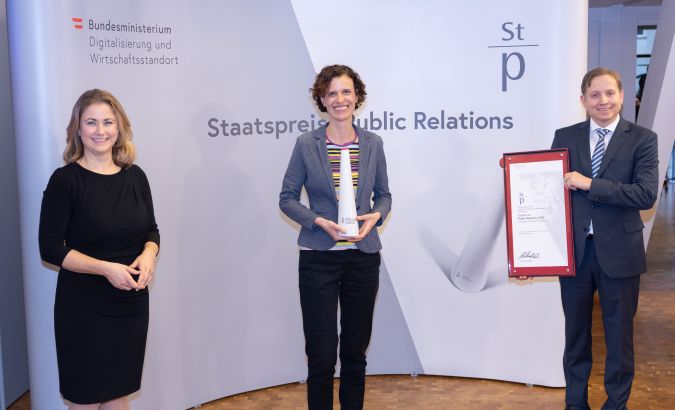 v.l.n.r.: Julia Wippersberg (PRVA-Präsidentin), Martina Stemmer (SOS-Kinderdorf), Michael Esterl (BMDW Generalsekretär) © APA/Hinterramskogler