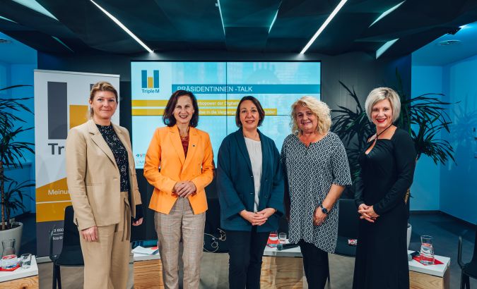 v.l.n.r.: Alice Flamant (VMÖ - Verband der Marktforscher Österreichs), Karin Wiesinger (PRVA - Public Relations Verband Austria), Christina Matzka (Triple M Matzka Markt- und Meinungsforschung), Barbara Rauchwarter (ÖMG - Österreichische Marketinggesellschaft), Alexandra Vetrovsky-Brychta, (DMVÖ - Dialog Marketing Verband Österreich) © Niklas Schnaubeit 