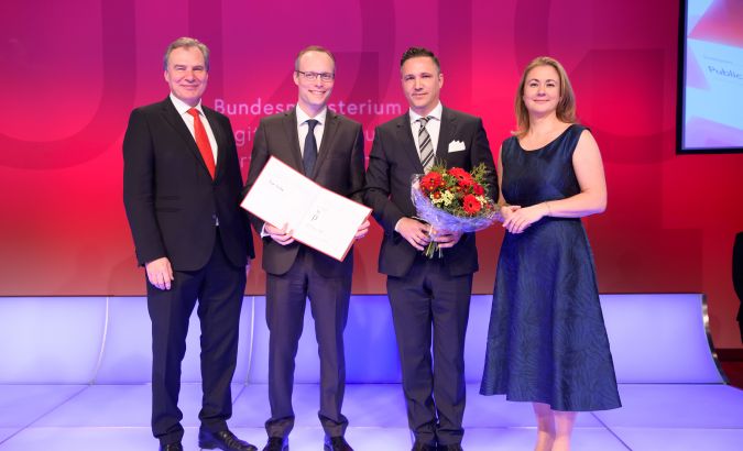 v.l.n.r.: Gerhard Popp (BMDW), Alexander Biach, Christian Wenzl (WKW), Julia Wippersberg (PRVA-Präsidentin) © APA Fotoservice / Martin Hörmandinger 