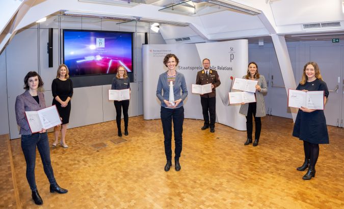 v.l.n.r.: Bettina Widlar (Wiener Netze), Julia Wippersberg (PRVA-Präsidentin), Jasmin Duregger (Greenpeace), Martina Stemmer (SOS-Kinderdorf), Andreas Rieger (Österr. Bundesfeuerwehrverband), Astrid Salmhofer (Wien Energie), Stefanie Grubich (Pick & Barth) © APA/Hinterramskogler