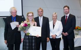 Franz M. Bogner (Wissenschaftlicher Delegierter und Ehrenpräsident des PRVA), Julia Kuntz (Preisträgerin), Wolfgang Hötschl (Vorsitzender des Wissenschaftlichen Senats des PRVA, CEO Kelly