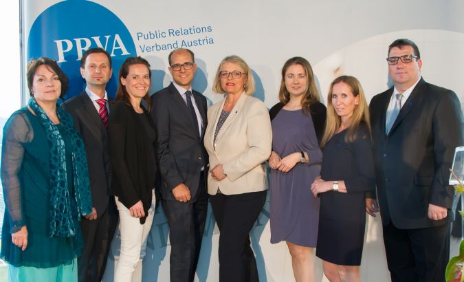 Sabine Fichtinger (Generalsekretärin), Andreas Bauer (Schriftführer), Andrea Winter (Vizepräsidentin), Peter Schiefer (Vorstandsmitglied), Susanne Senft (Präsidentin), Julia Wippersberg (Vorstandsmitglied), Ute Greutter (Finanzreferentin), Jürgen Gangoly (Vizepräsident).
© PRVA/Jana Madzigon