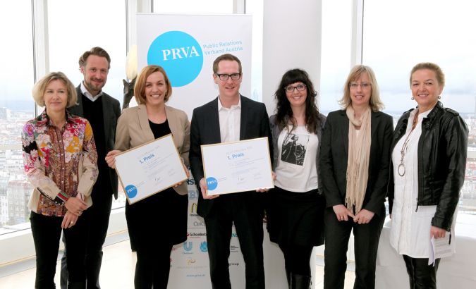 BPXIX 1.Preis vlnr.: Bettina Gneisz-Al-Ani (Juryvorsitzende), Sebastian Loudon (CR Bestseller/horizont), Karoline Mätzler (Caritas Vlbg.), Martin Dechant (ikp Vlbg), Eva Deschler-Einwaller (ikp Vlbg), Heidi Dolensky (Caritas Vlbg.), Sigrid Krupica (PRVA-Vizepräsidentin). ©Elisabeth Kessler
