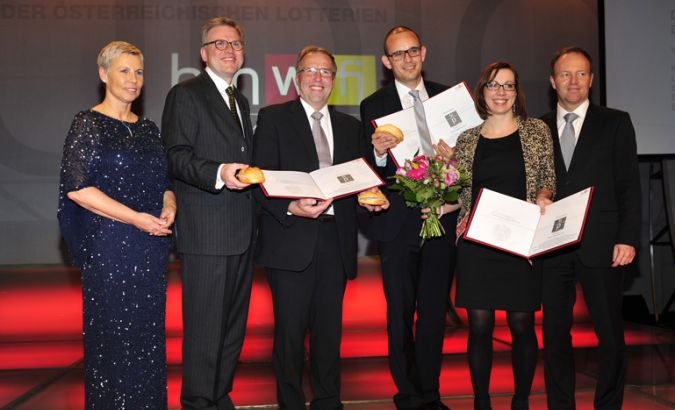 Kategoriesieger 2013 Online & Social Media PR vlnr.: Ingrid Vogl (PRVA-Präsidentin), Reinhard Kainz (Bundesinnung der Lebensmittelgewerbe), Rudolf Menzl (Innungsmeister Fleischer Österreichs), Klaus Kraigher (Ketchum Publico), Nicolette Szalachy; (Ketchum Publico), Sektionschef Michael Losch (BMWFJ). © Nadine Bargad