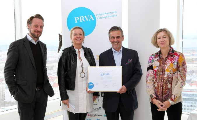 BPXIX 2.Preis vlnr.: Sebastian Loudon (CR Bestseller/horizont), Sigrid Krupica (PRVA-Vizepräsidentin), Andreas Windischbauer (ikp Slbg.), Bettina Gneisz-Al-Ani (Juryvorsitzende). ©Elisabeth Kessler

