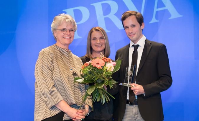 v.l.n.r.: PRVA Präsidentin Susanne Senft, Barbara Stöckl, Klaus Schwertner © APA Fotoservice