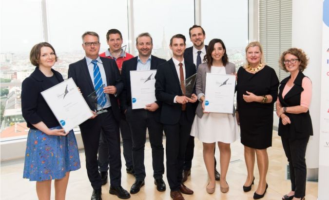 : Preisverleihung „Die Silberne Feder“ im Jahr 2019 
(v.r.n.l.: Angelika Rädler (PRVA-Generalsekretärin), Kristin Engelhardt (Juryvorsitzende), Carina Novy, Peter Thier, Markus Setznagel (Austrian Airlines), Denis Marinitsch, Christoph Schneider (Attensam), Michael Sgiarovello, Christina Hammertinger-Bischof (Henkel)) - © Michael Gruber  