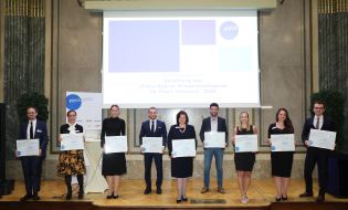 V.l.n.r: Matthias Nizinski, Nina Sturm, Clara Wimmer, Philip Marchl, Christine Perkonigg, Mario Koren, Anika Sauer, Julia Martinshausen, Philip Wamprechtsamer © Ludwig Schedl / APA-Fotoservice