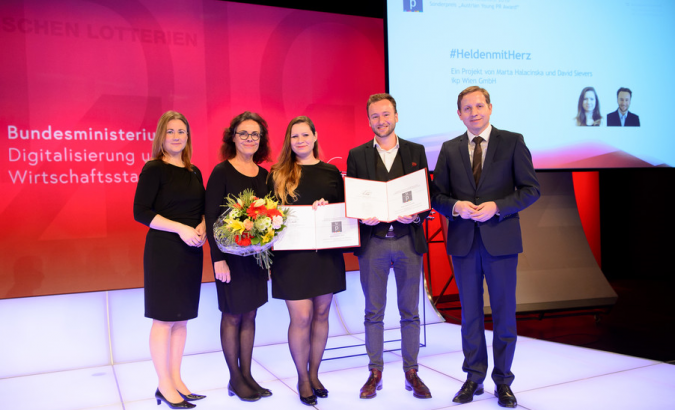 v.l.n.r.: Julia Wippersberg (PRVA Präsidentin), Pascal Vayer (Verein "kleine Herzen"), Marta Halacinska und David Sievers (ikp Wien GmbH), DI Michael Esterl (Generalsekretär BM f. Digitalisierung und Wirtschaftsstandort) © Martin Hörmandinger/APA-Fotoservice 